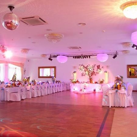 Zajazd Borowik Ostroleka  Extérieur photo