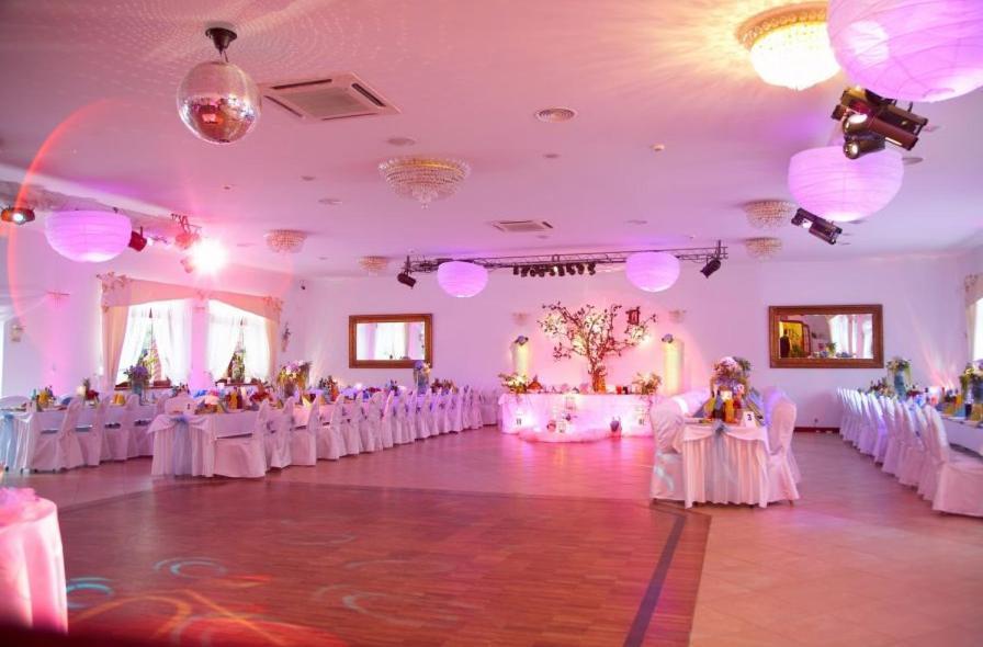 Zajazd Borowik Ostroleka  Extérieur photo